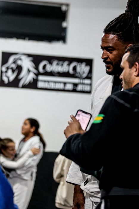 Treino de jiu-jitsu no projeto Cohab City