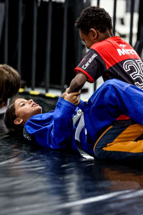 Treino de jiu-jitsu no projeto Cohab City
