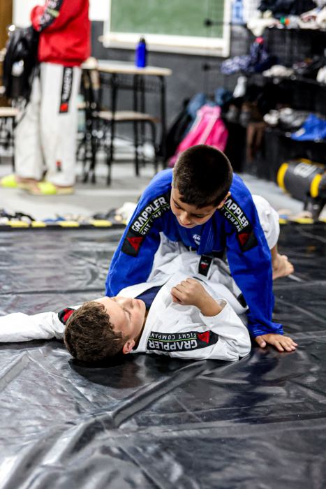 Treino de jiu-jitsu no projeto Cohab City