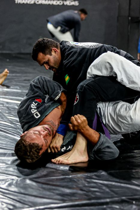 Treino de jiu-jitsu no projeto Cohab City
