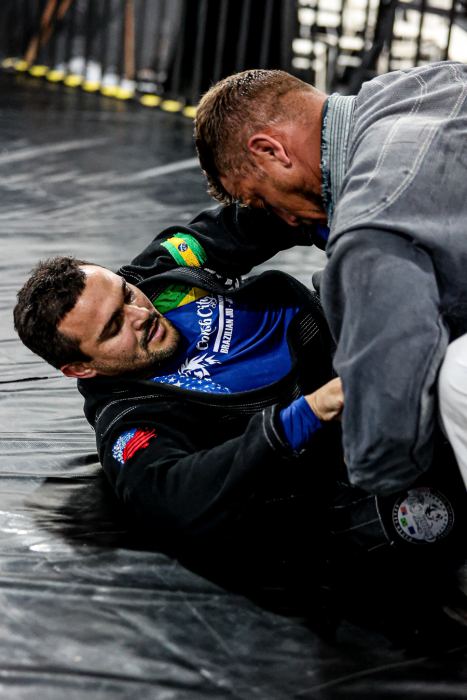 Treino de jiu-jitsu no projeto Cohab City