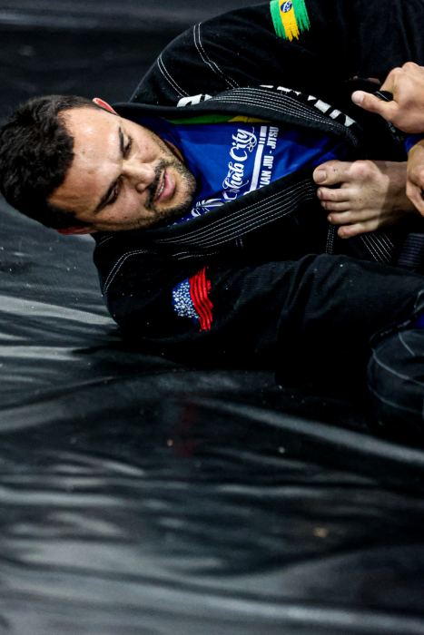 Treino de jiu-jitsu no projeto Cohab City