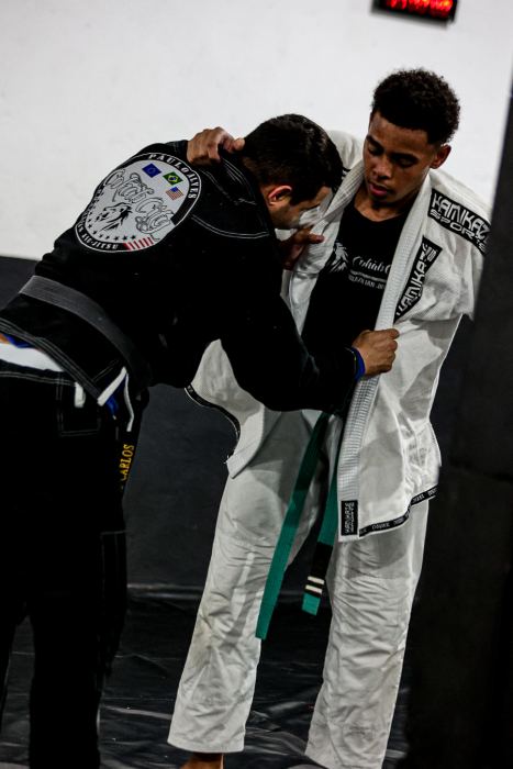 Treino de jiu-jitsu no projeto Cohab City