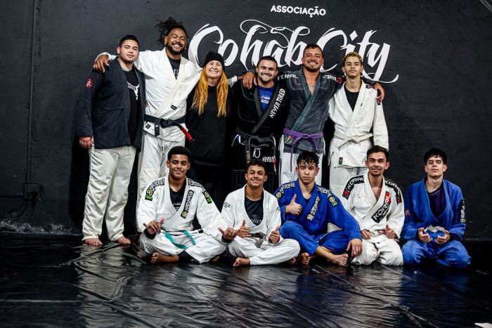 Treino de jiu-jitsu no projeto Cohab City