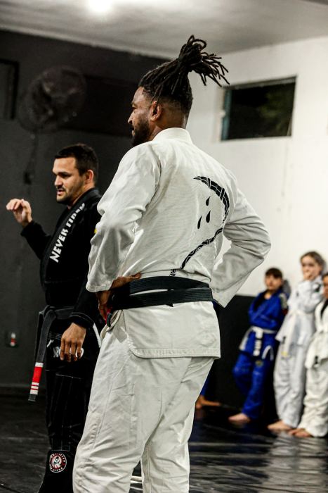 Treino de jiu-jitsu no projeto Cohab City